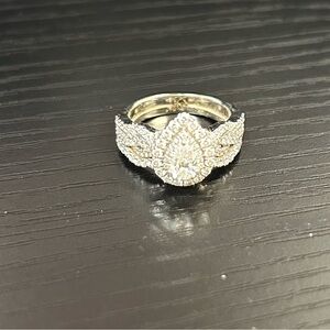 Sparkling Silver Teardrop Ring